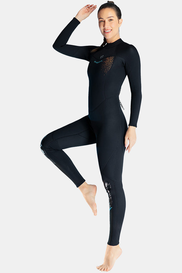 3 mm kaltdichtes Langarm mit einem einteiligen Neoprenanzug von Frauen