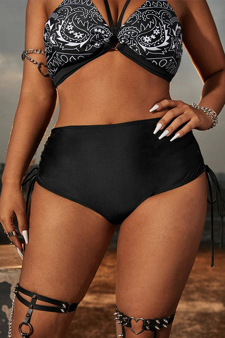 Femme plus taille noire noire à la taille haute natation de la taille