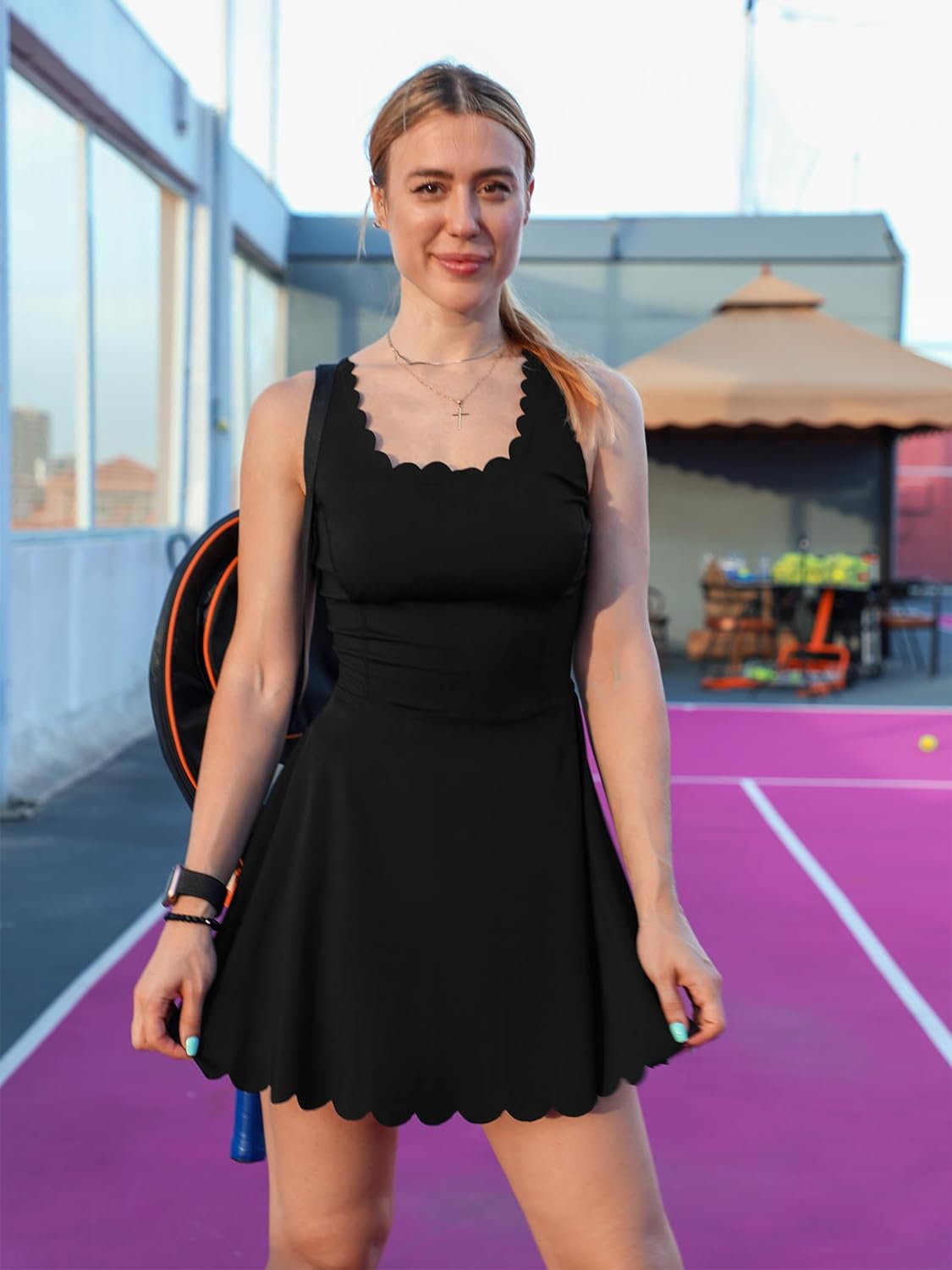 Grüne sportliche Frauen -Tenniskleid mit Taschen